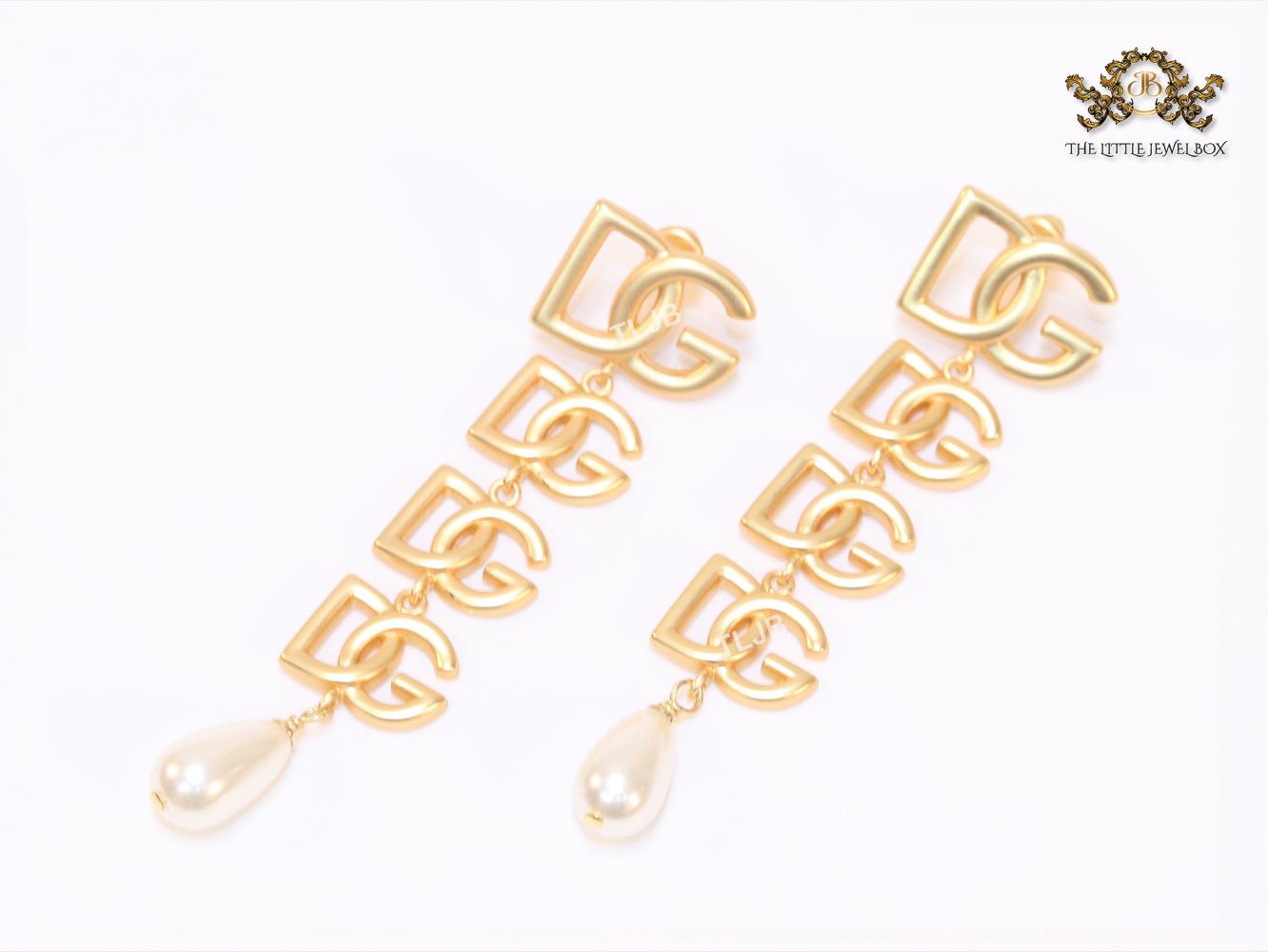 Alphabet D & G dangles with pearl