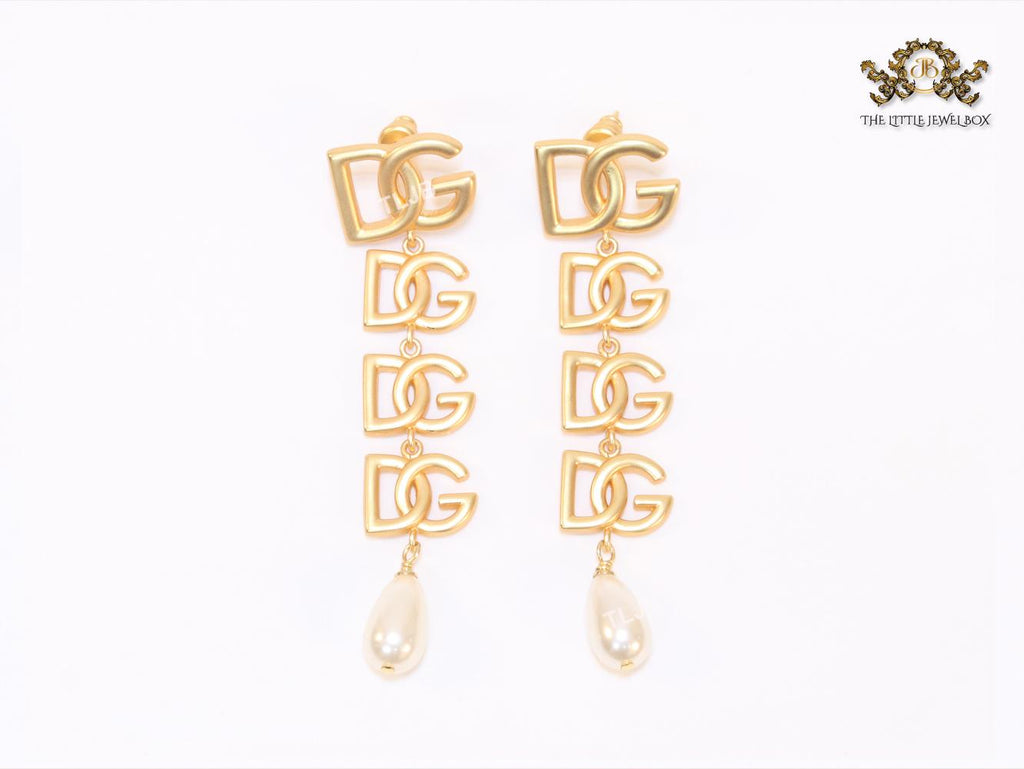 Alphabet D & G dangles with pearl