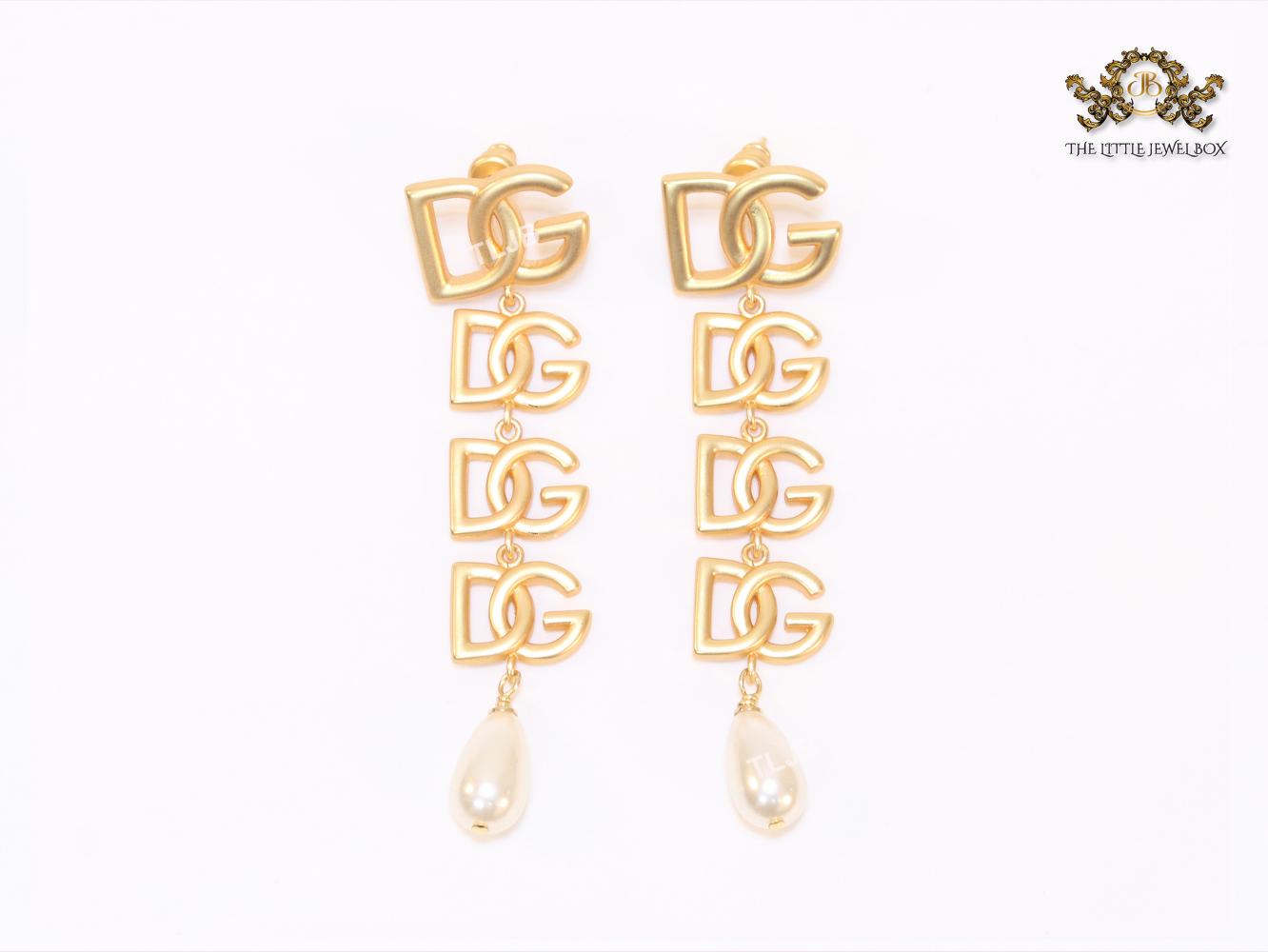Alphabet D & G dangles with pearl