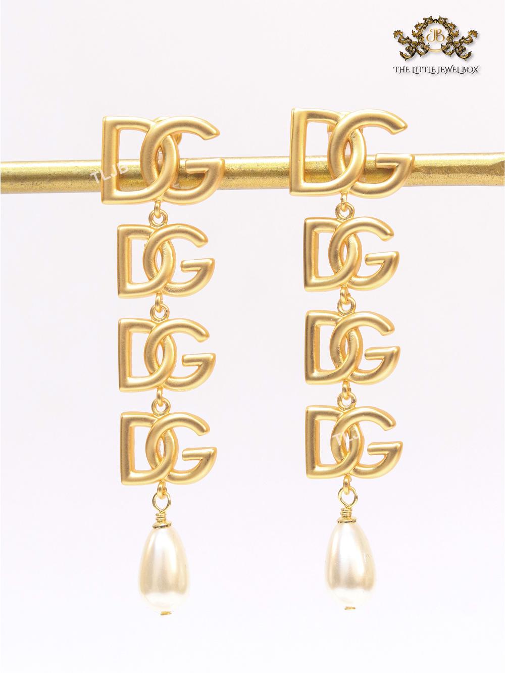 Alphabet D & G dangles with pearl
