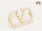 Alphabet open V pearl & gold brooch