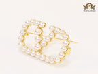 Alphabet open V pearl & gold brooch