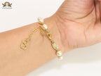 Alphabet V Gold pearl link chain bracelet