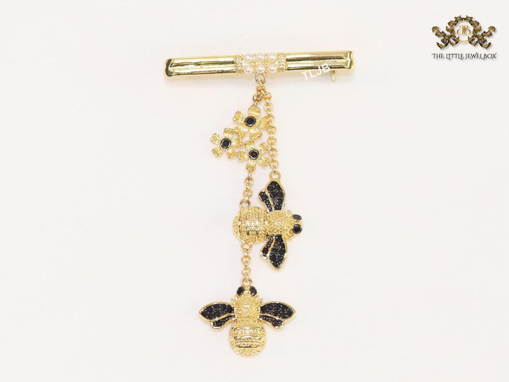 Gold bee hangings brooch