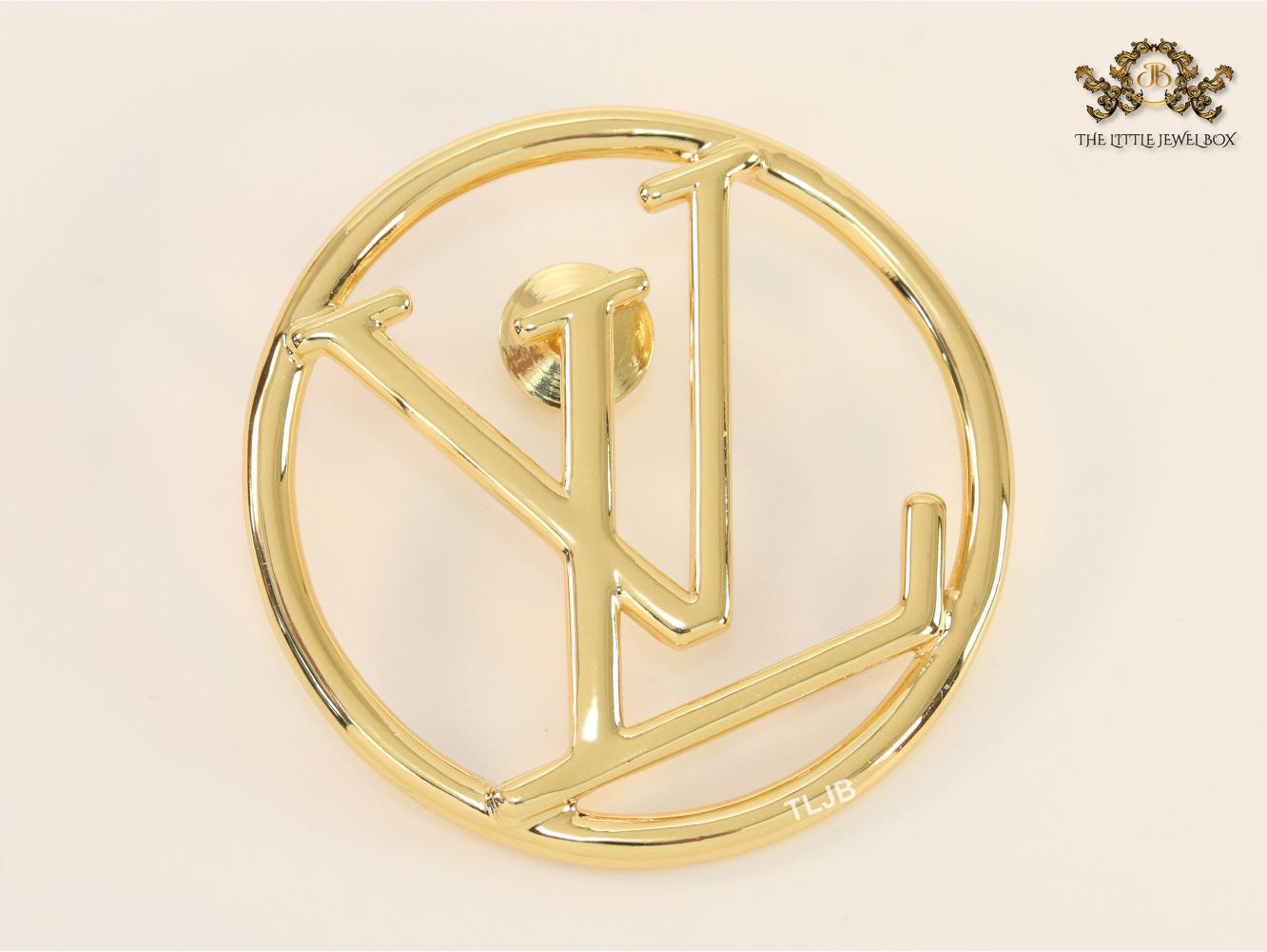 Alphabet L gold round brooch