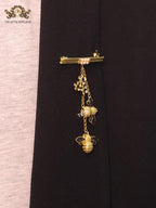 Gold bee hangings brooch