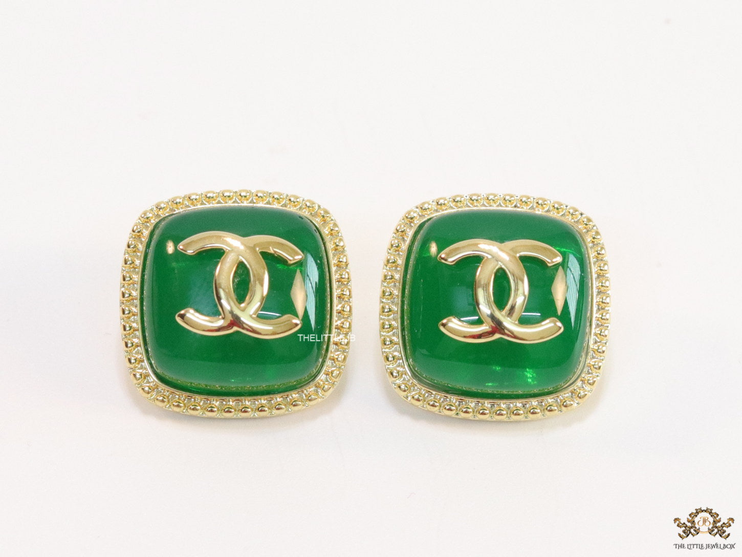 Green twin C motif stud earrings in golden finish