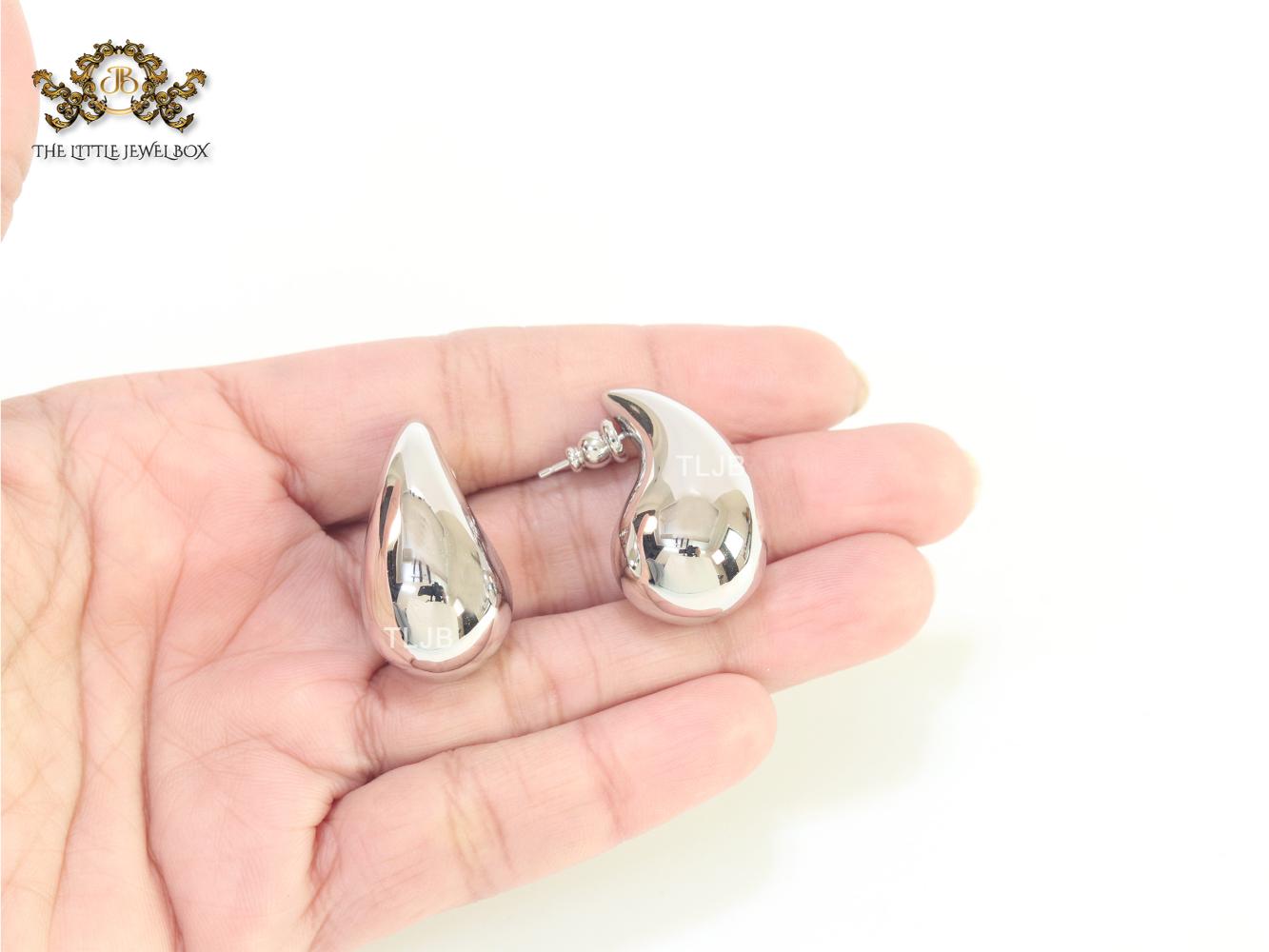Teardrop platinum studs - Medium 30mm
