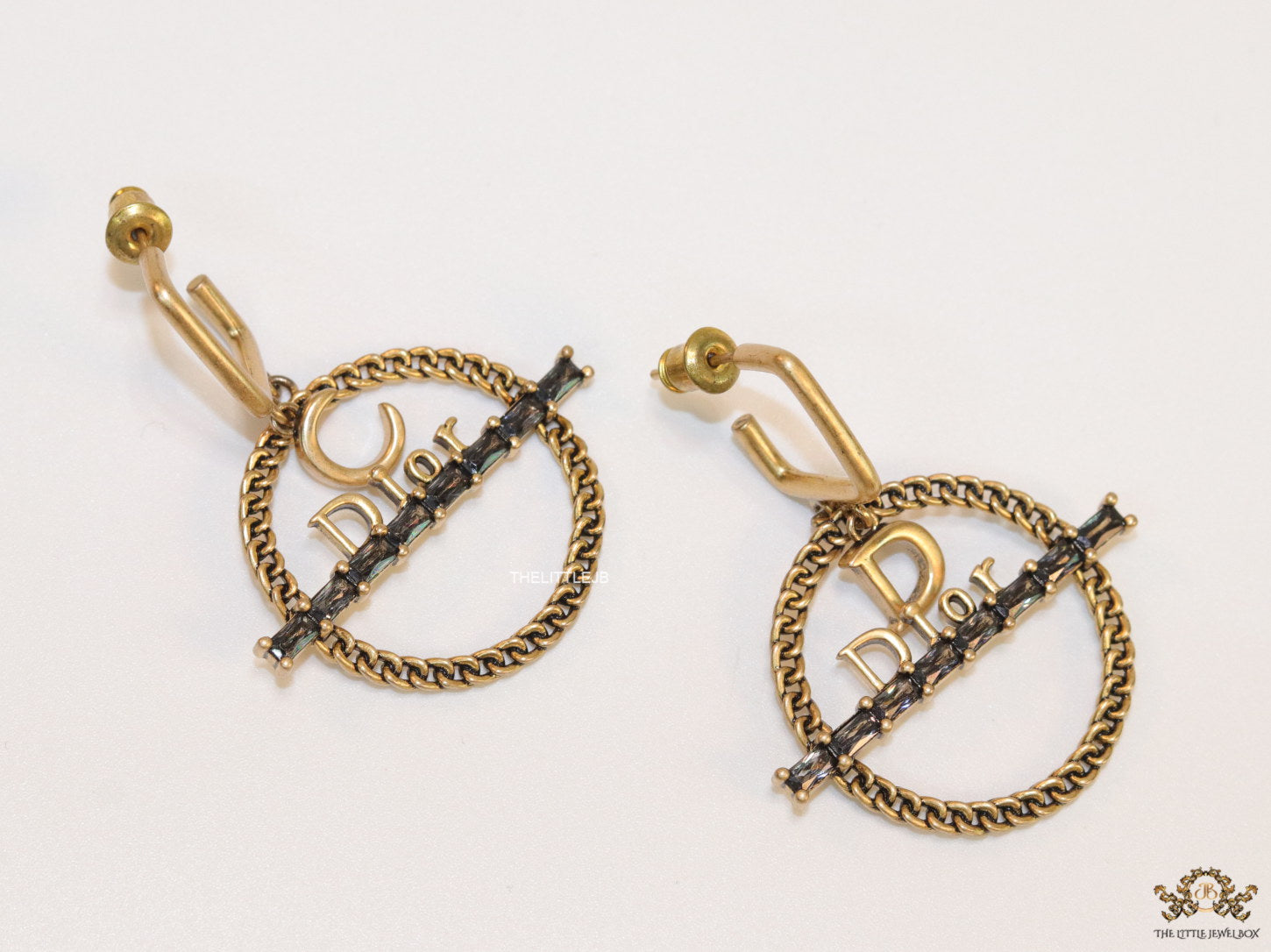 Round alphabet dangles with baguettes