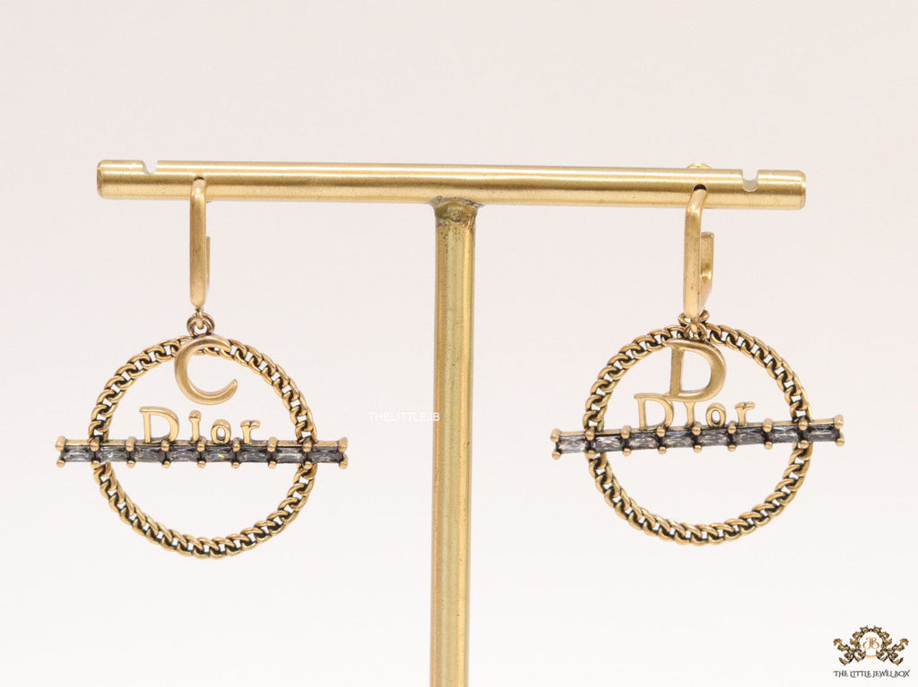 Round alphabet dangles with baguettes