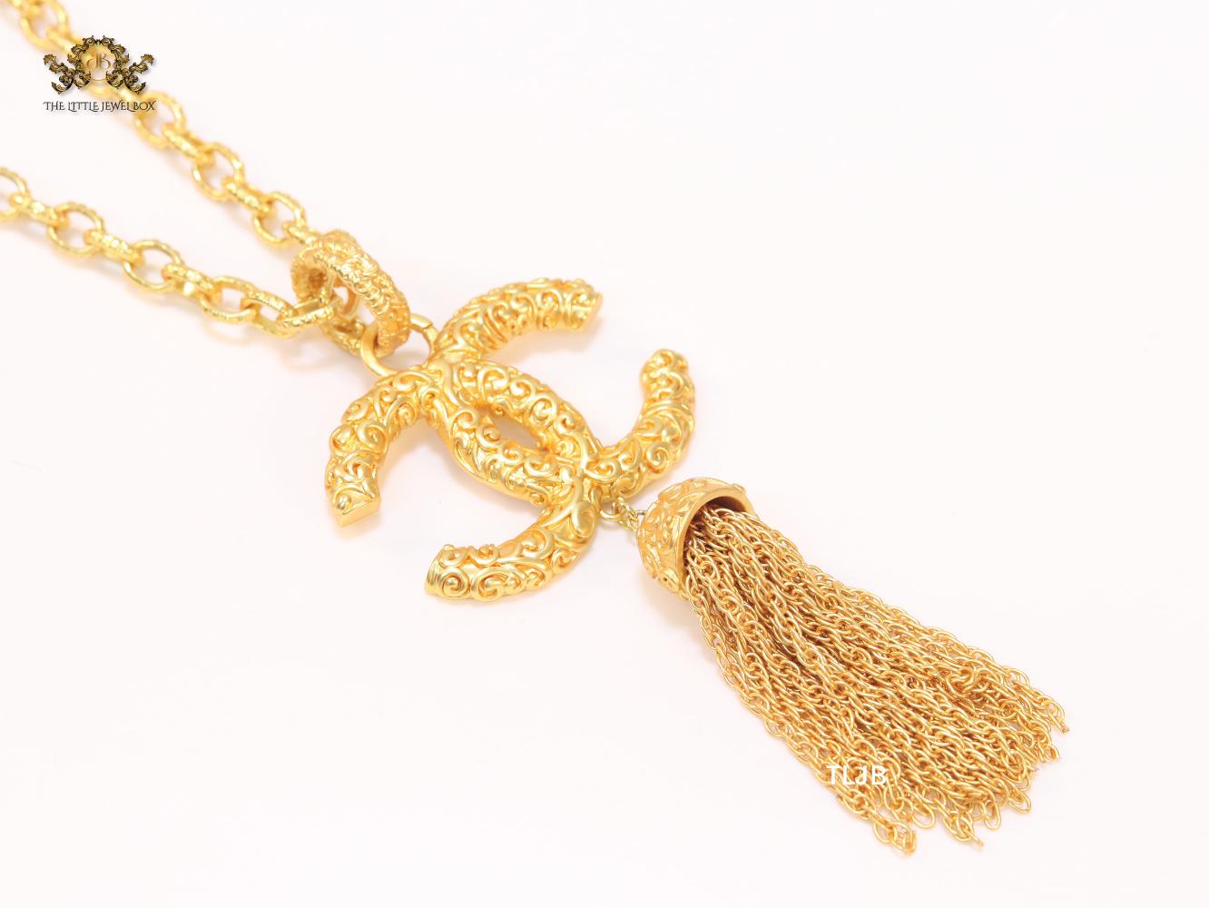 Double C tassel gold sleek chain