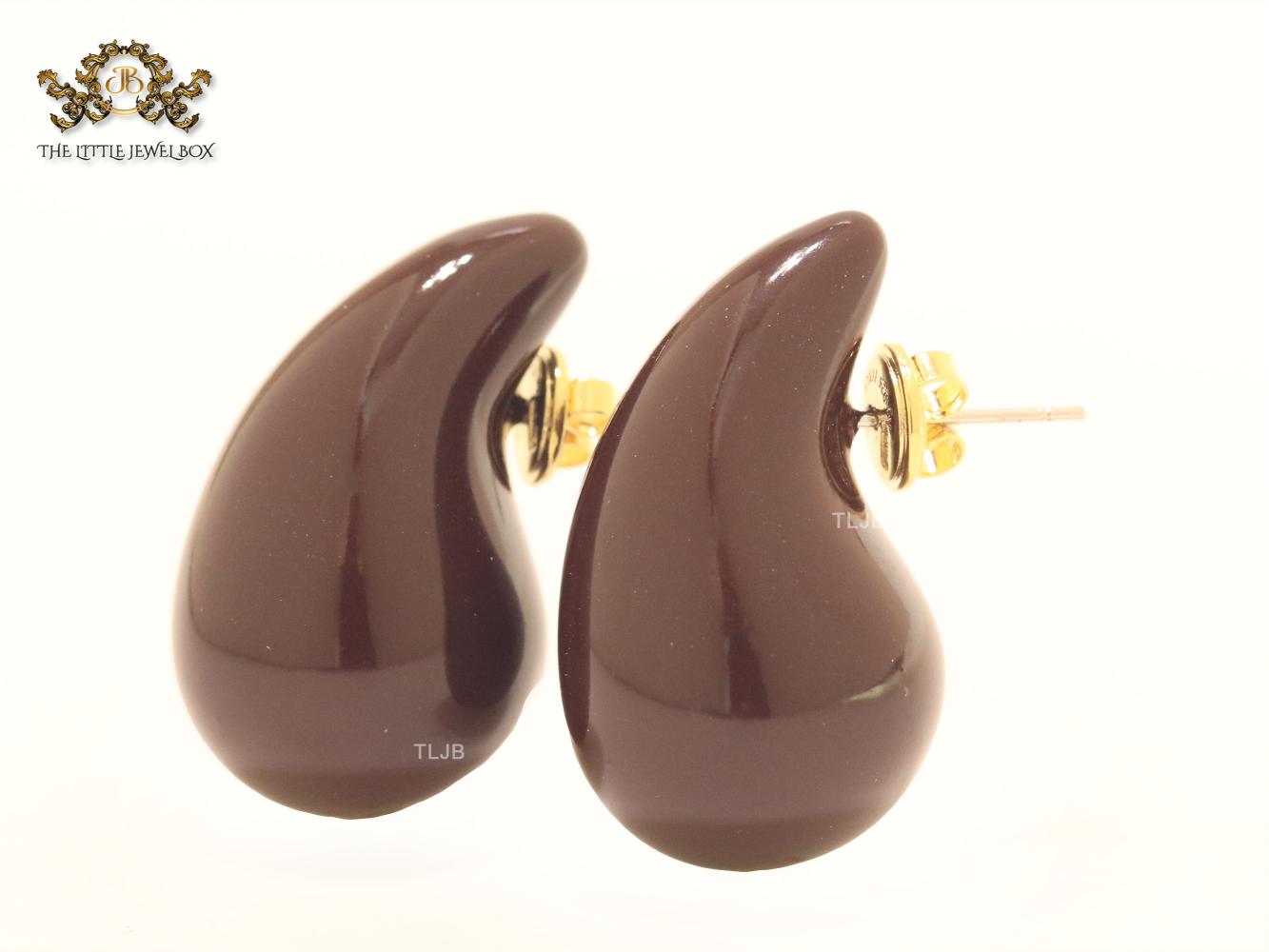 Teardrop brown enamel studs