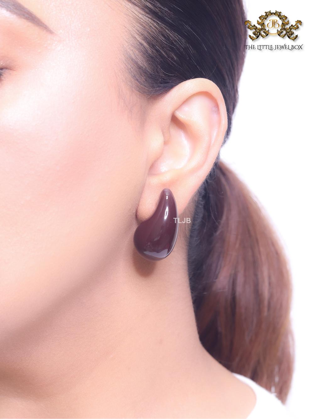 Teardrop brown enamel studs