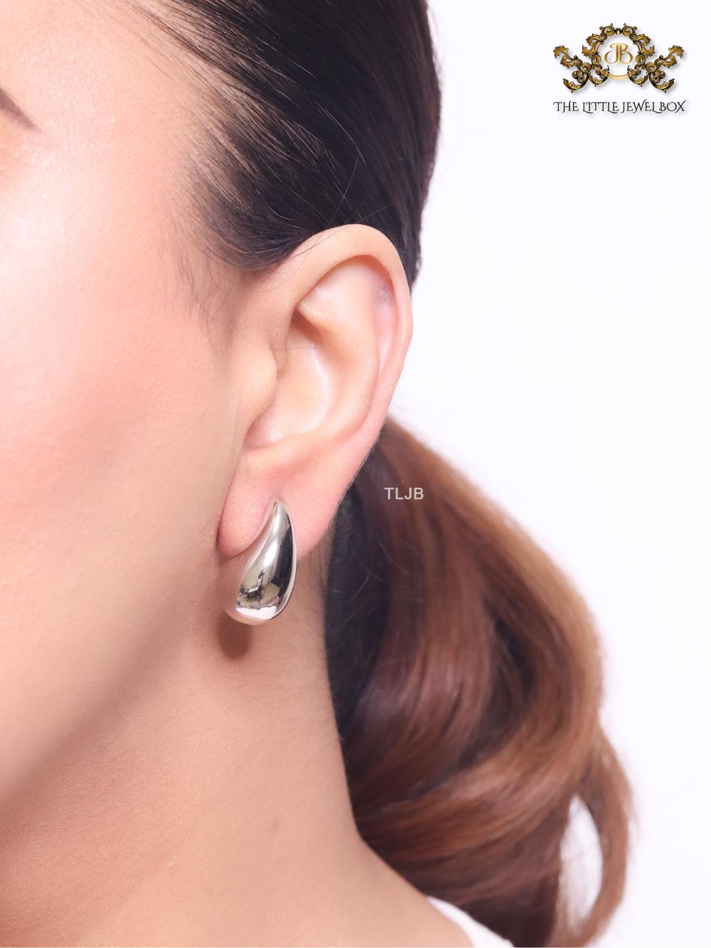 Teardrop platinum studs - small 25mm