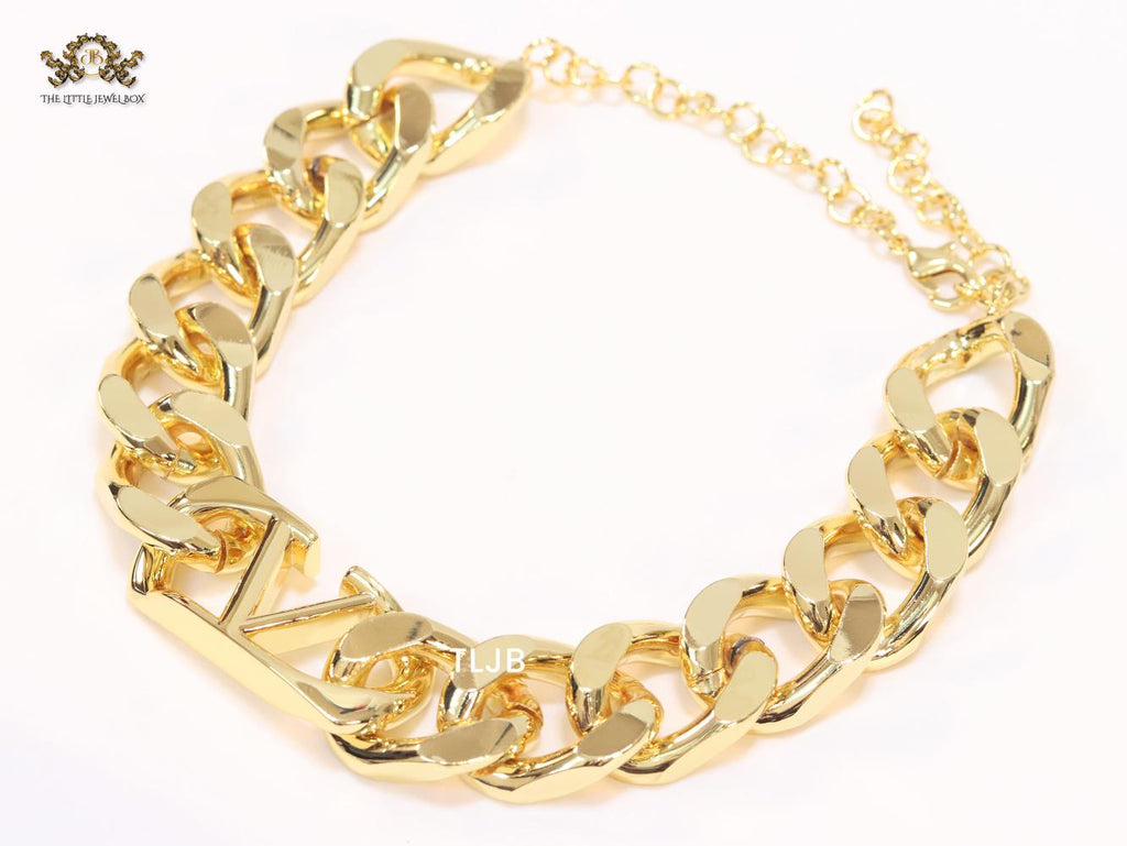 Open V link Choker