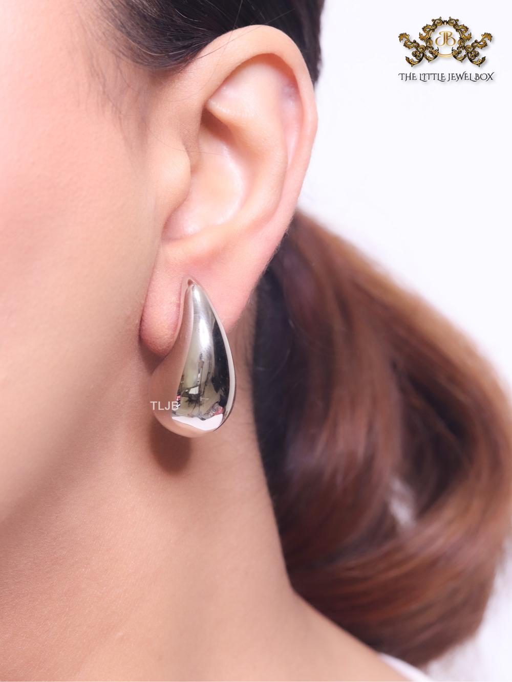 Teardrop platinum studs - Medium 30mm