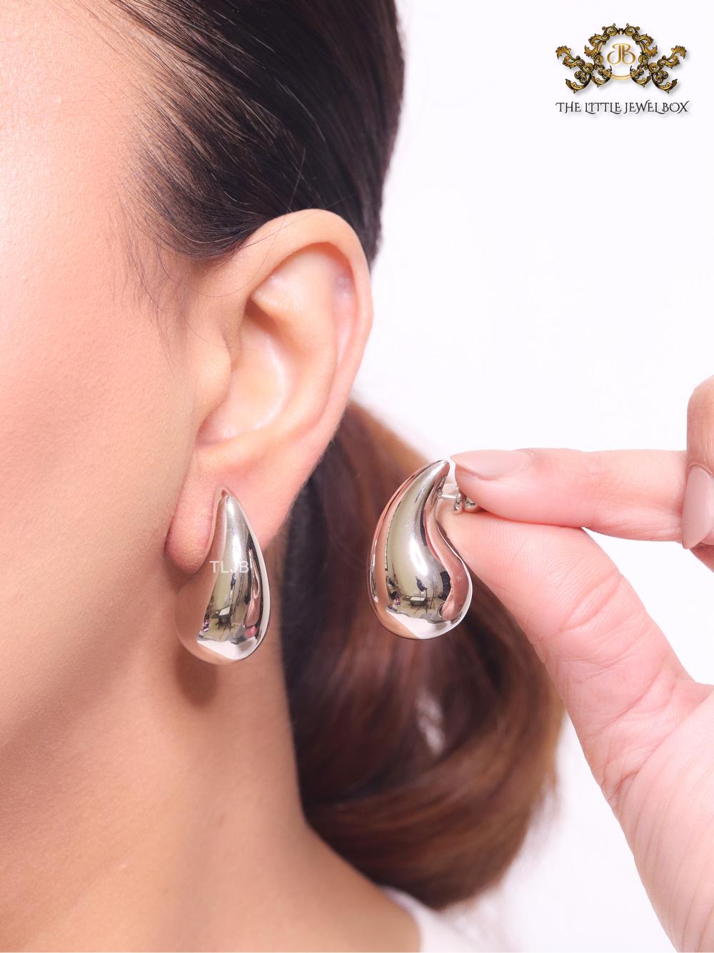 Teardrop platinum studs - Medium 30mm