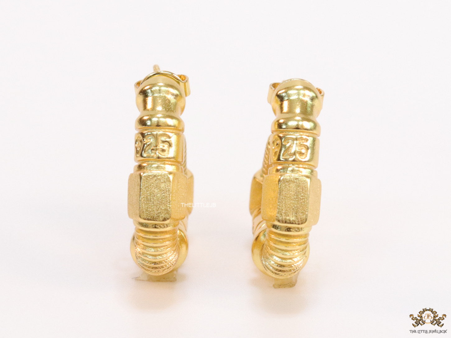 Gold plated open twisted screw shape earrings with numeric inscription