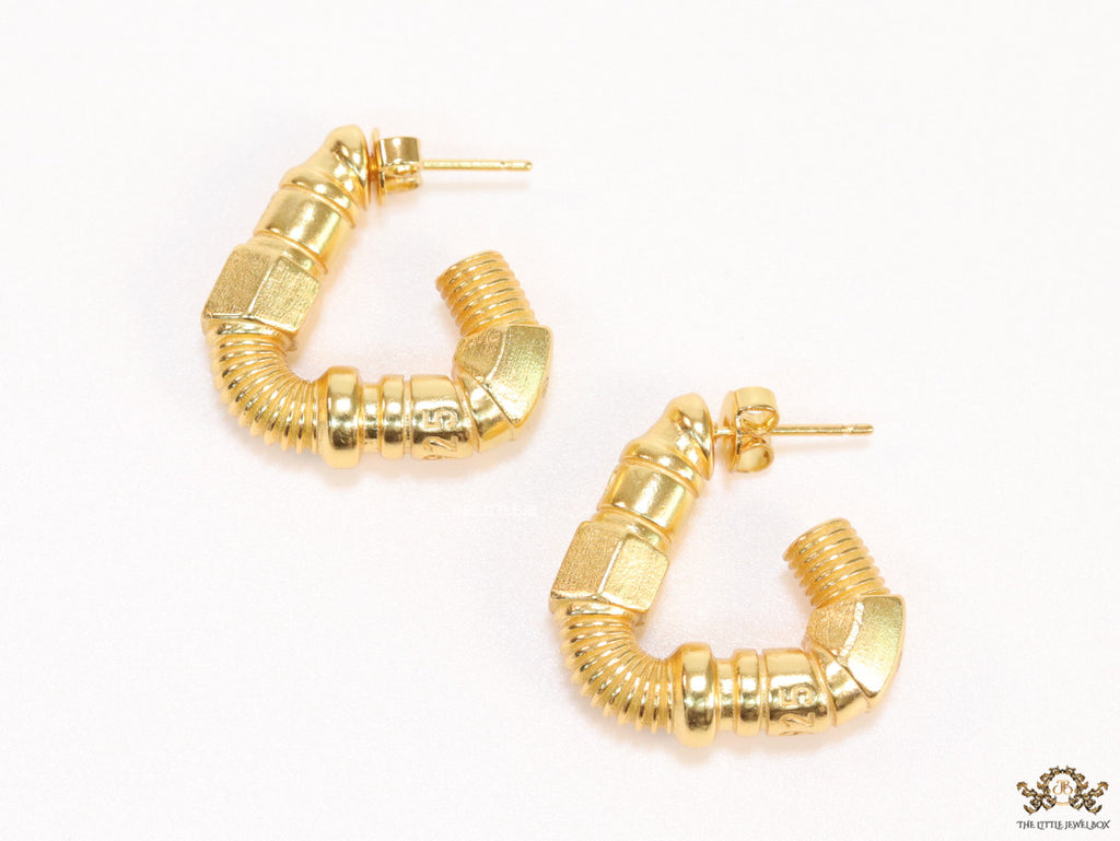 Gold plated open twisted screw shape earrings with numeric inscription