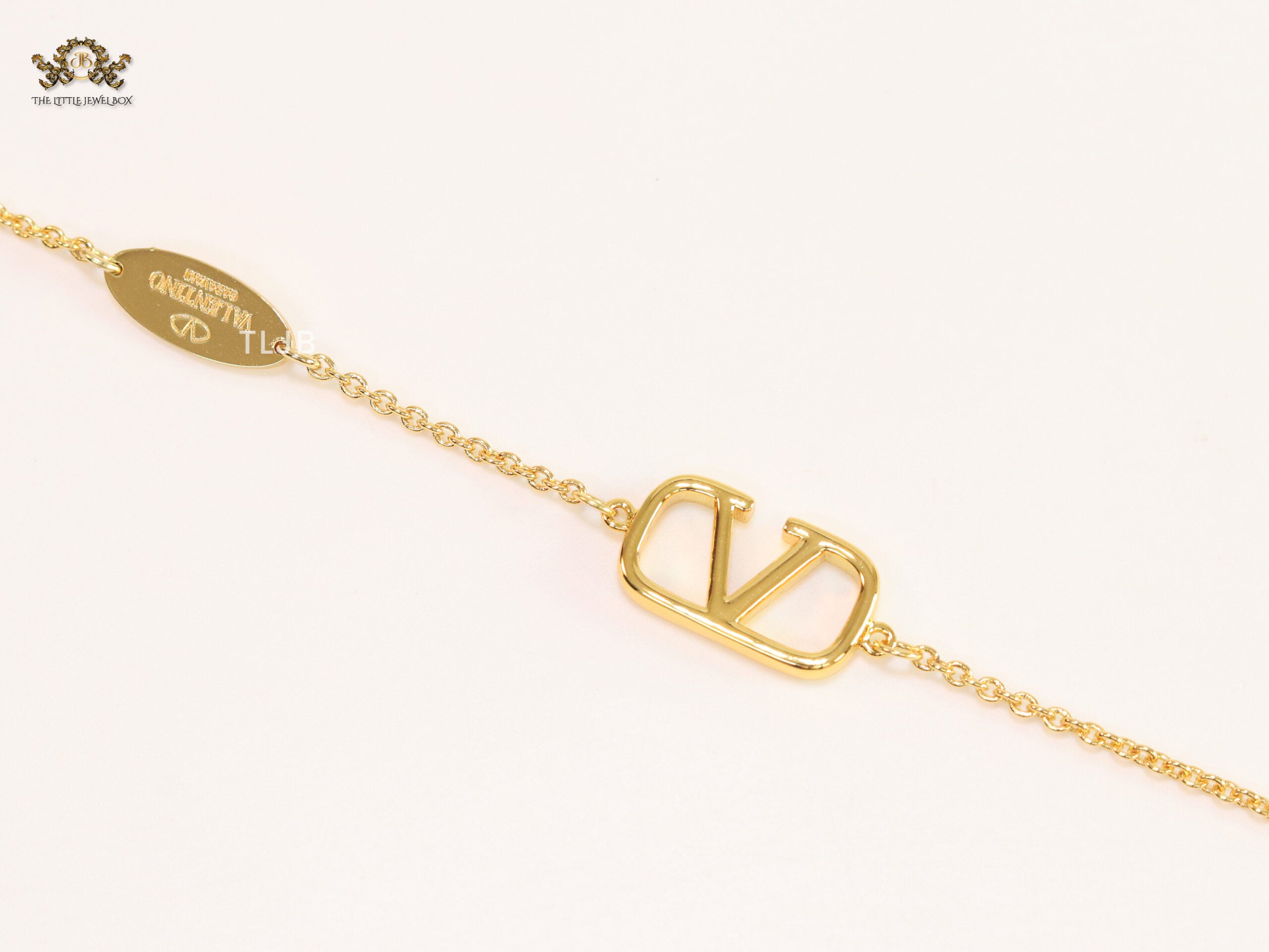 Open V sleek chain bracelet