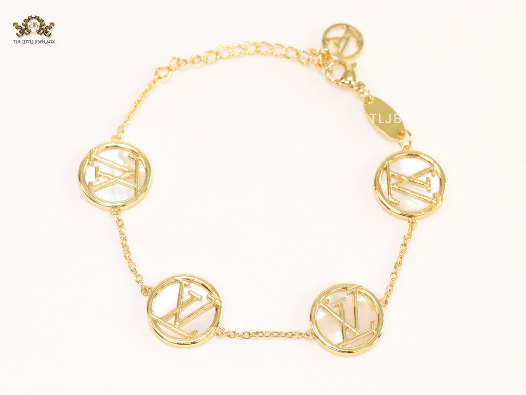 Alphabet L&V sleek gold chain bracelet