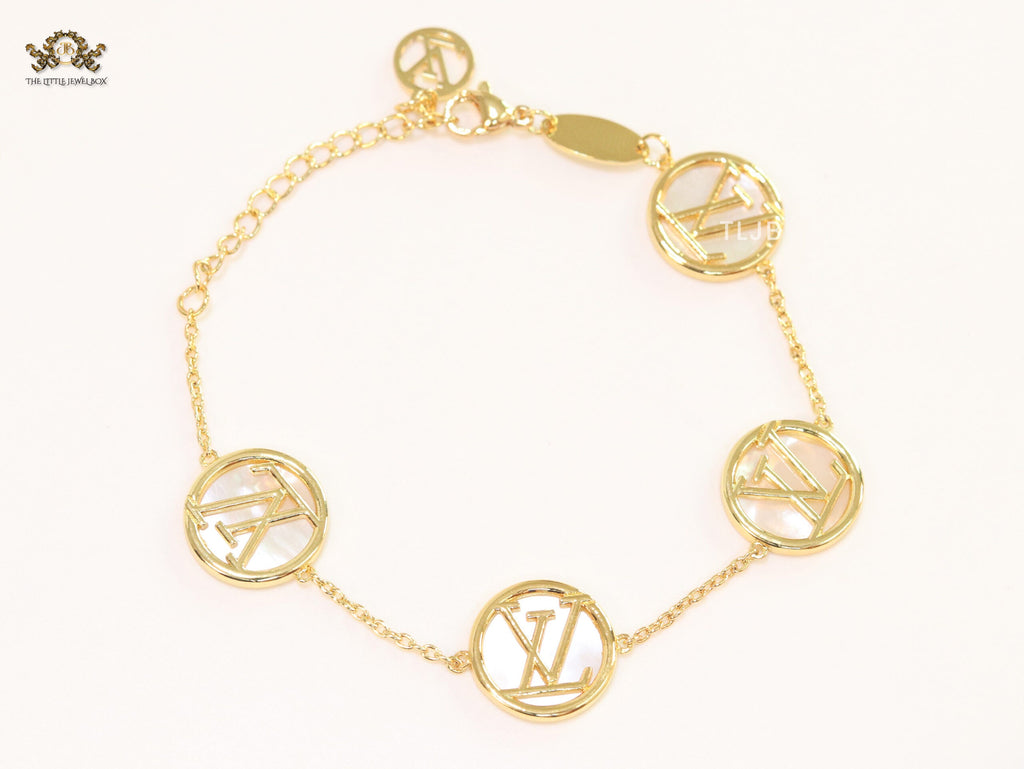 Alphabet L&V sleek gold chain bracelet