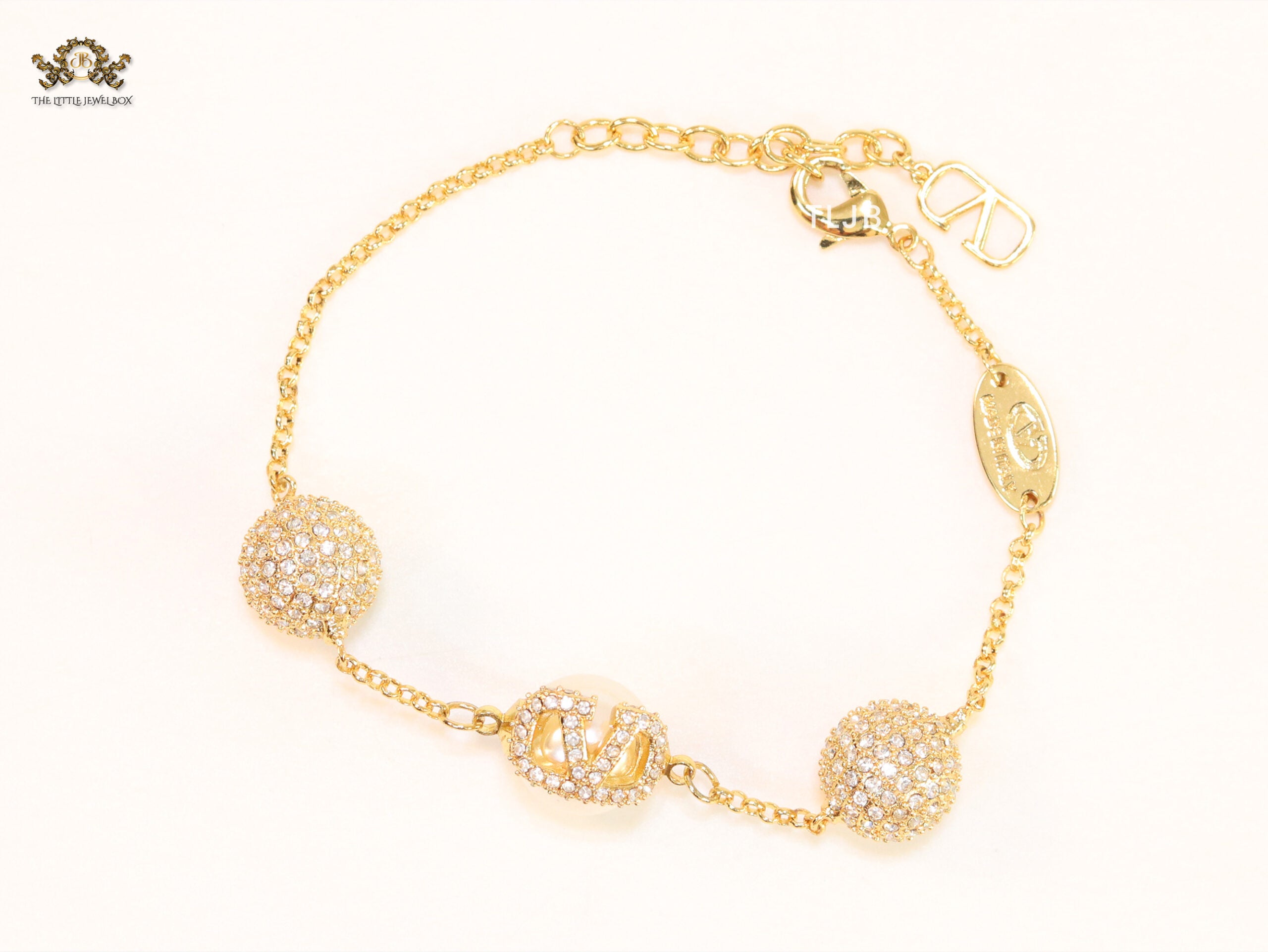 Alphabet V cz ball bracelet