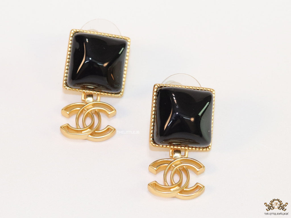 Black stone square earrings with twin C motif in gold plating