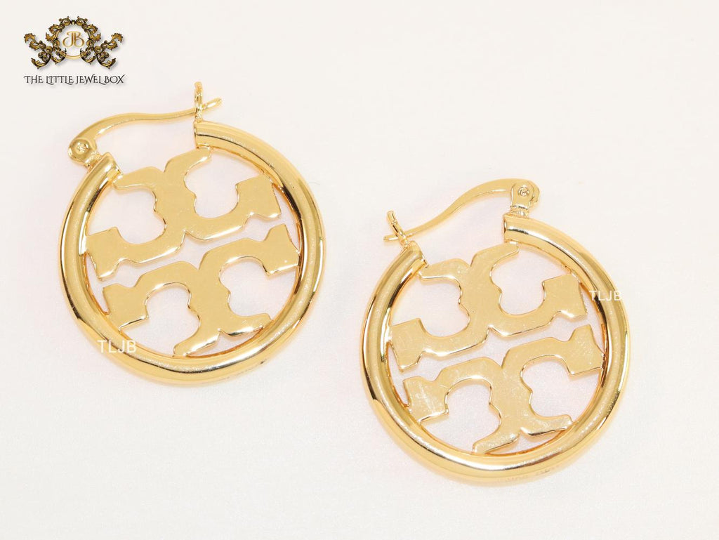 Alphabet T gold small hoops 27 mm