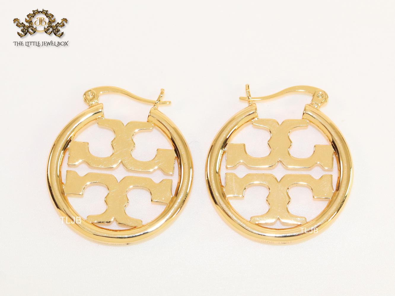 Alphabet T gold small hoops 27 mm
