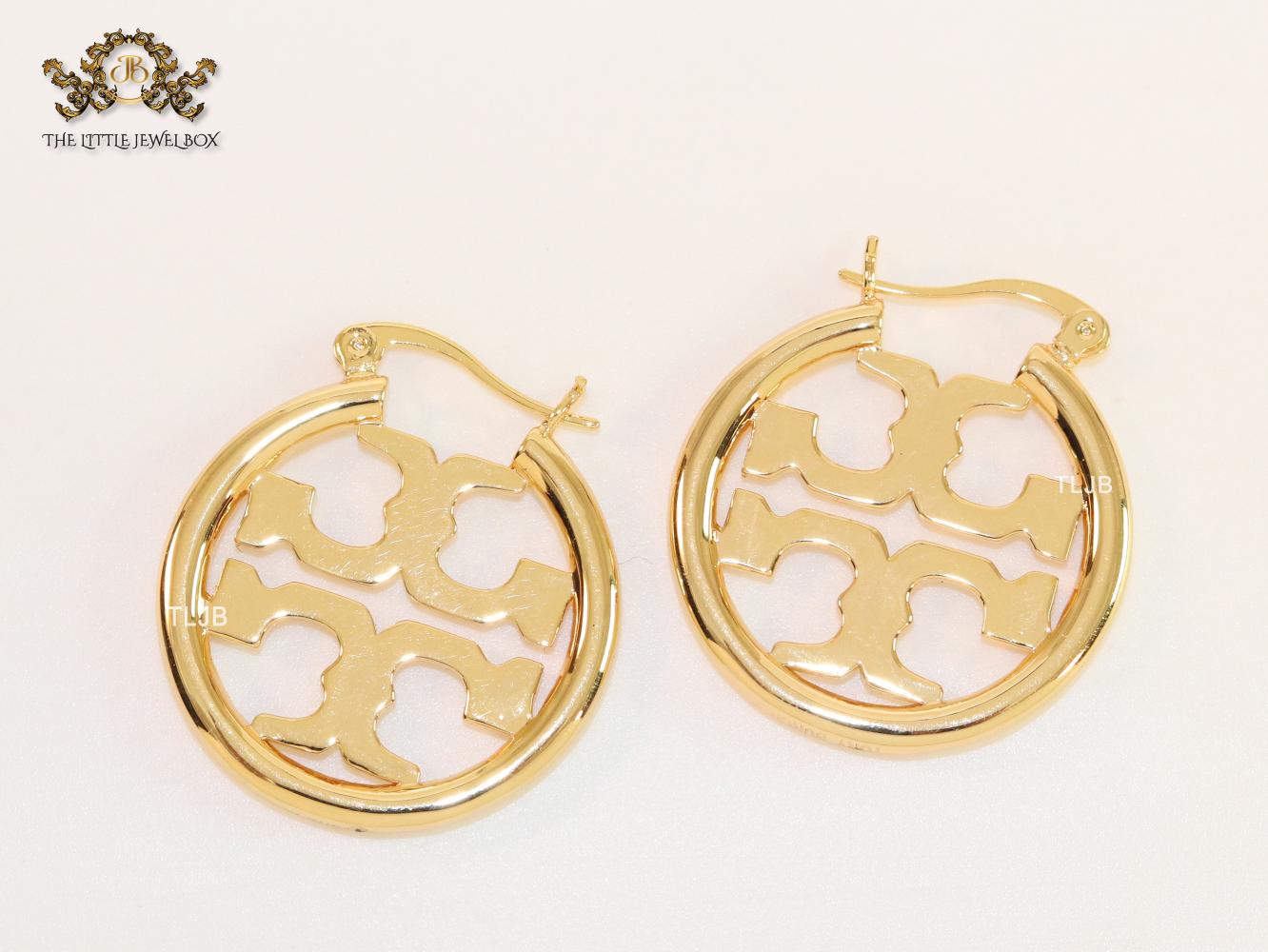 Alphabet T gold small hoops 27 mm
