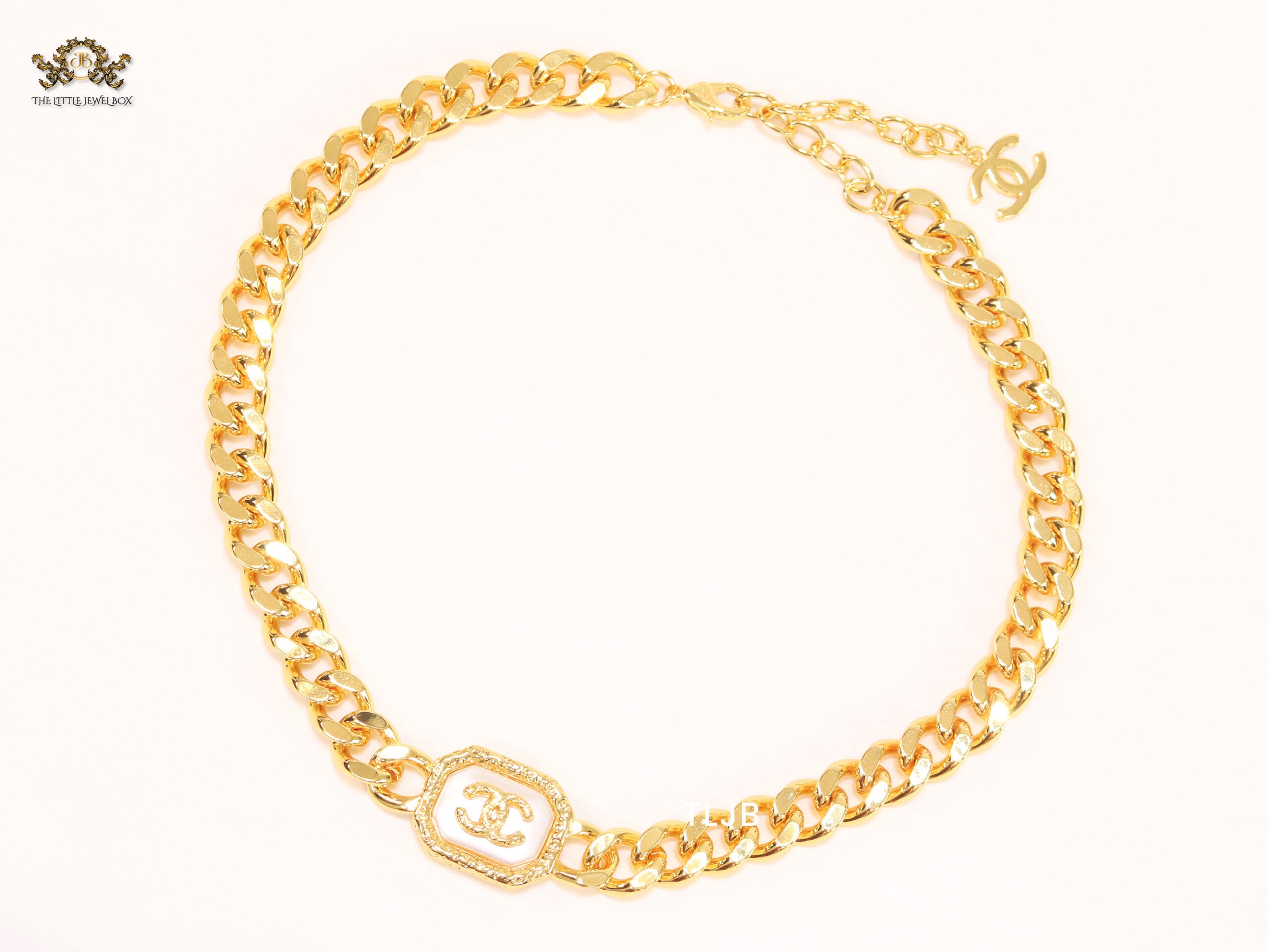 Double C chunky link chain necklace