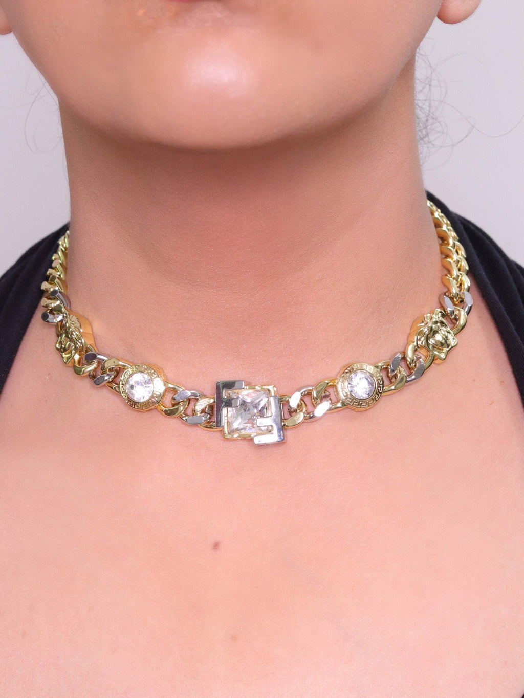 Alphabet F and medusa link chain