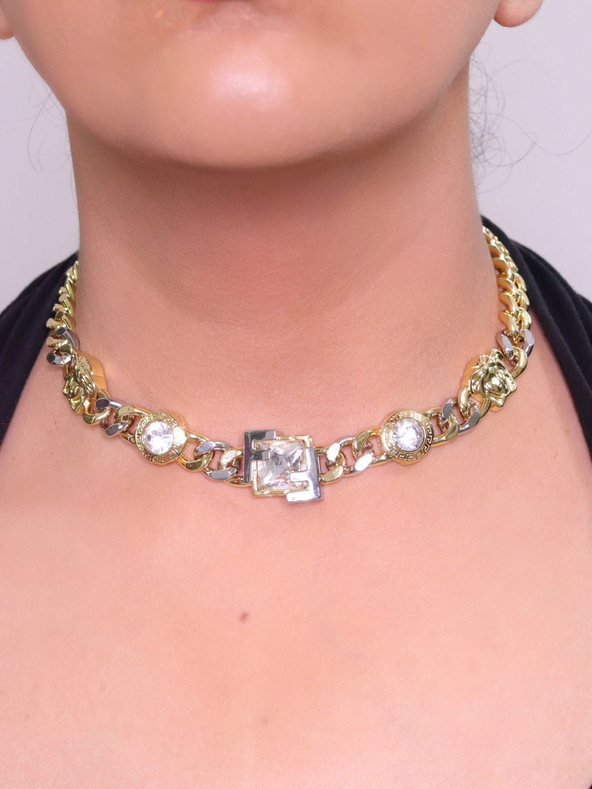 Alphabet F and medusa link chain