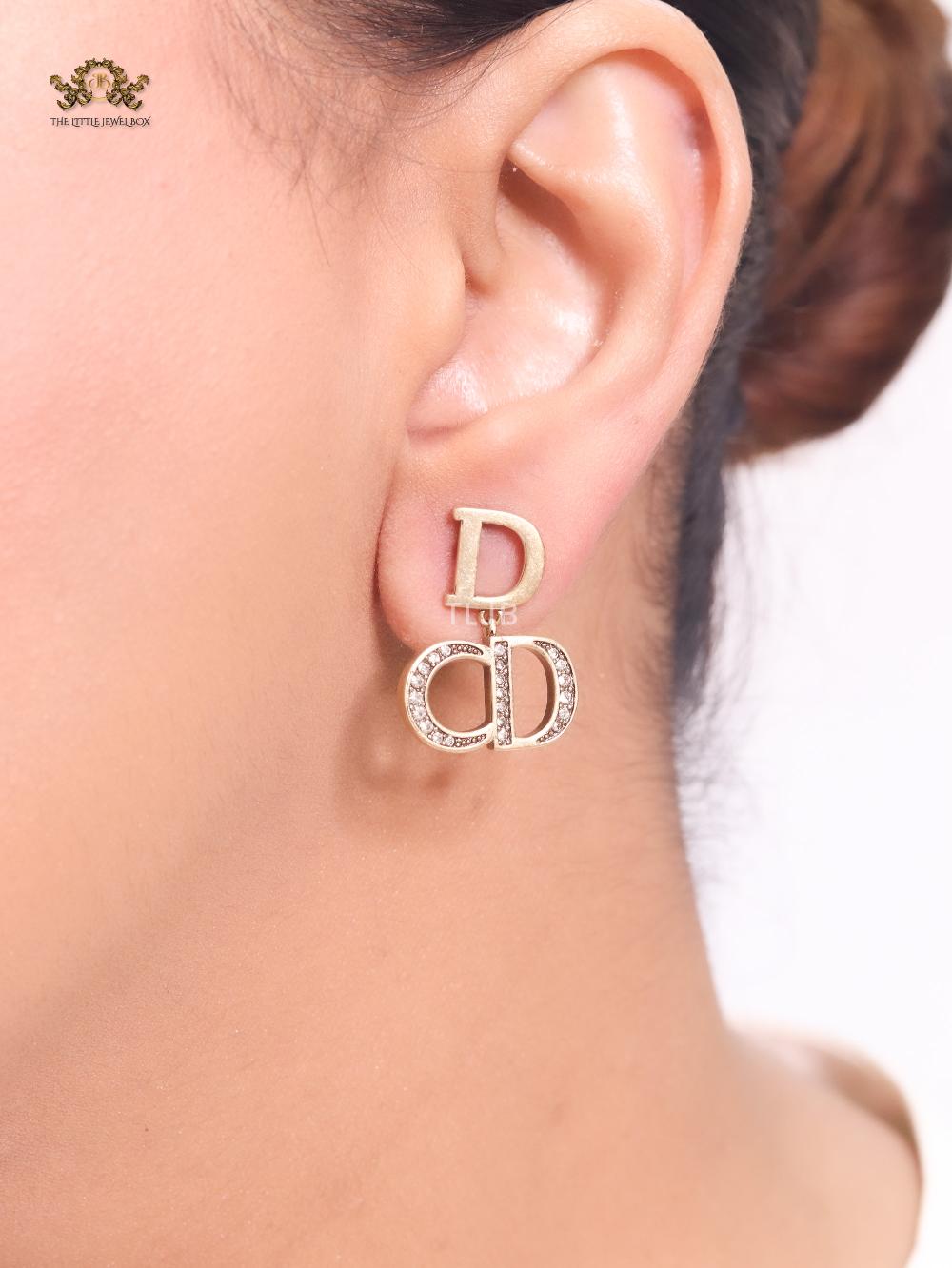 Alphabet CD antique gold studs