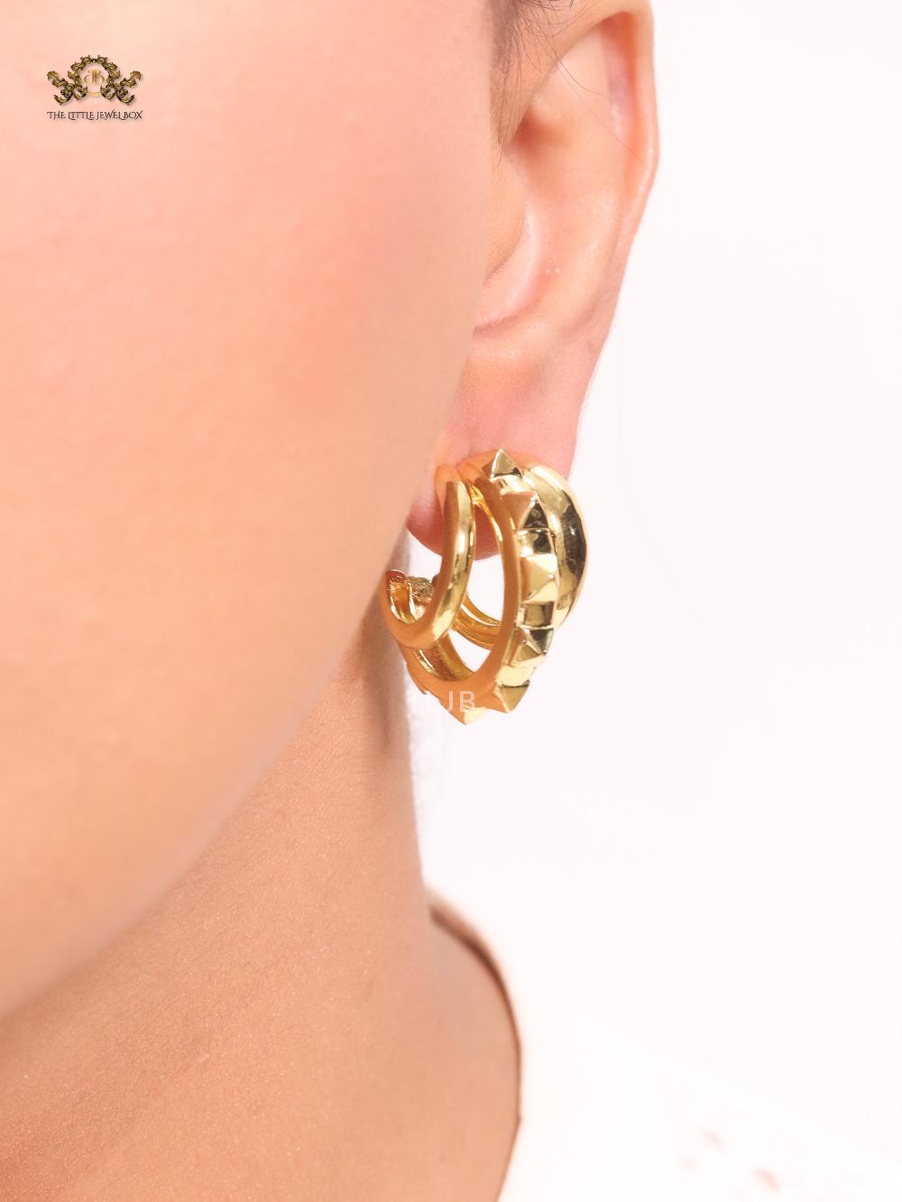 Alphabet V Chunky gold hoops