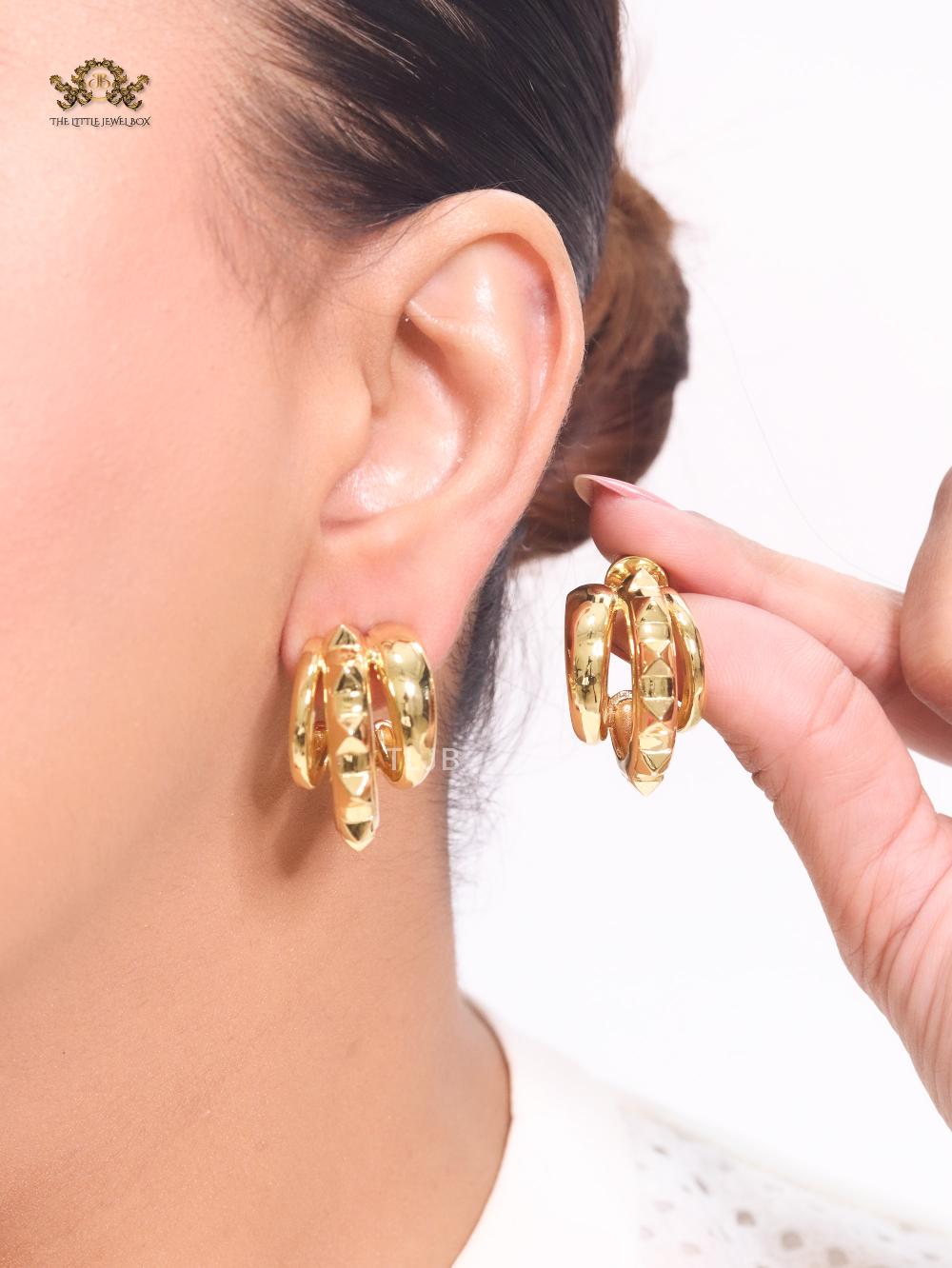Alphabet V Chunky gold hoops
