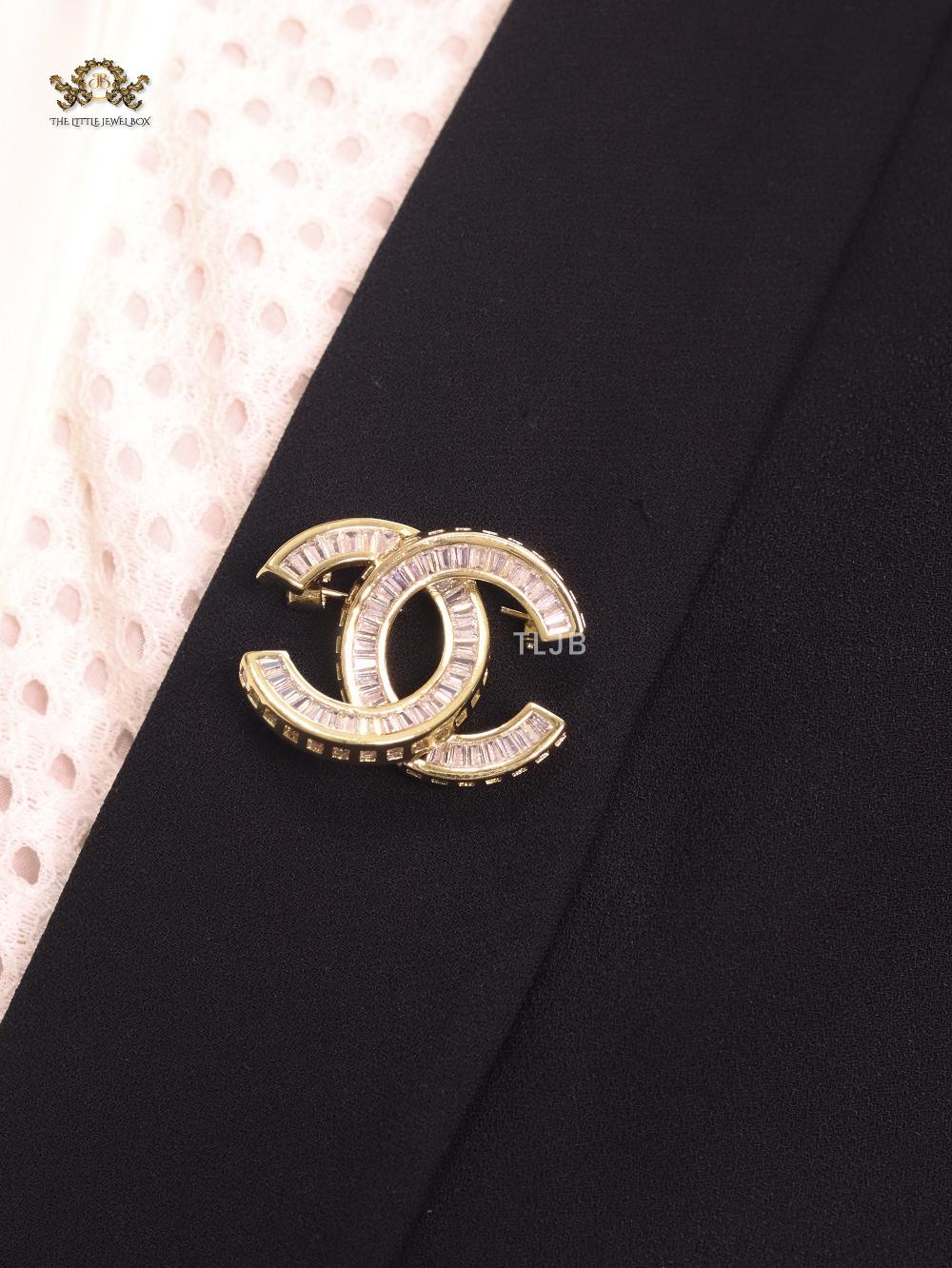 Double C gold baguette brooch