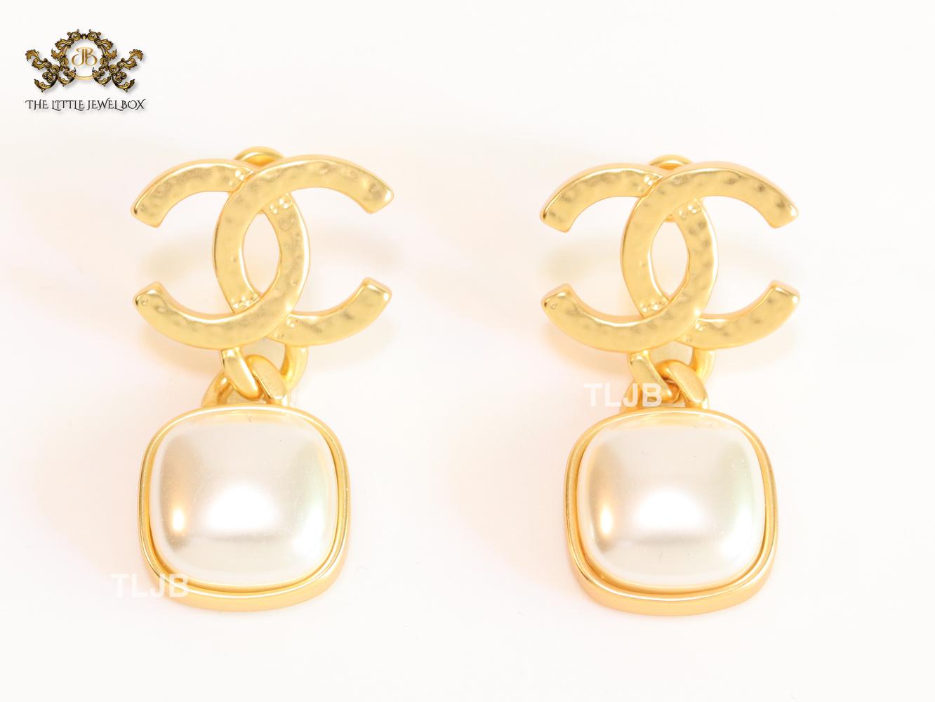 Double C pearl and gold earrings