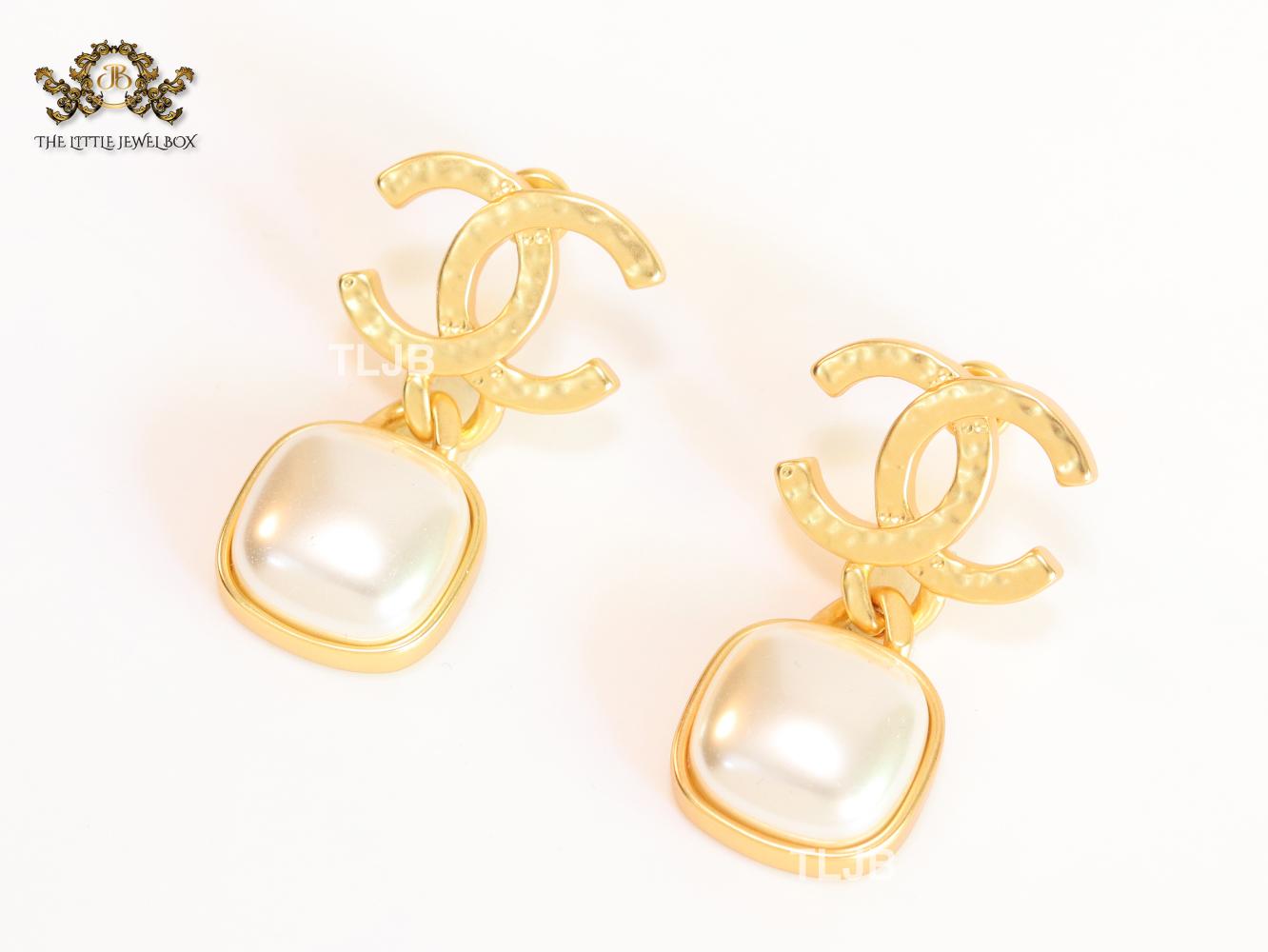 Double C pearl and gold earrings