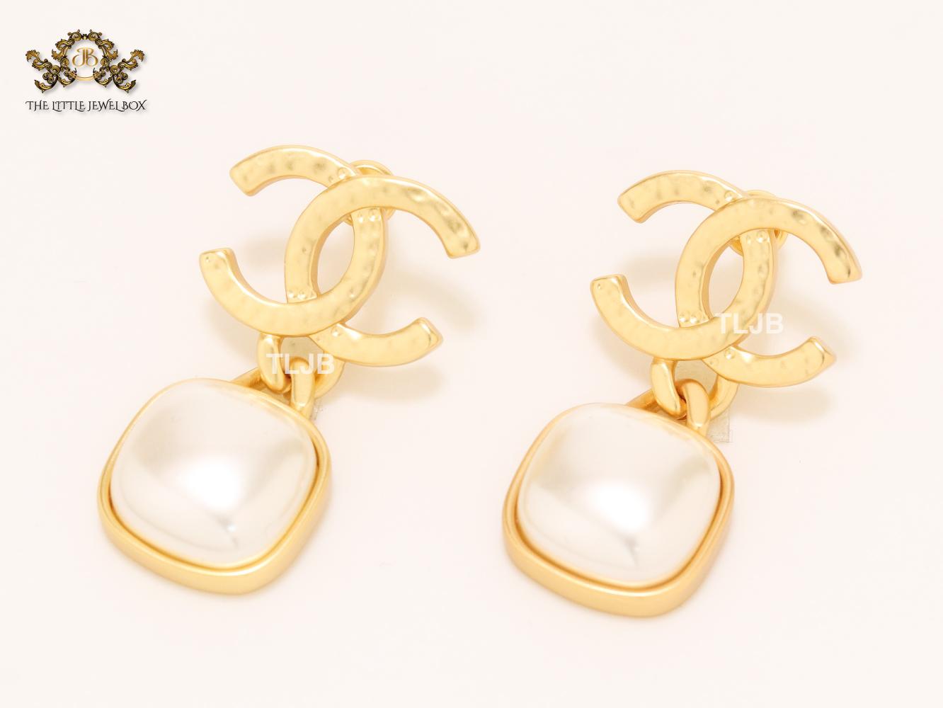 Double C pearl and gold earrings