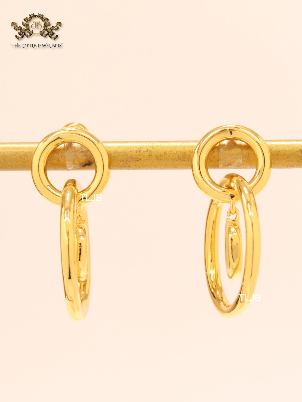 Alphabet CD round gold earrings
