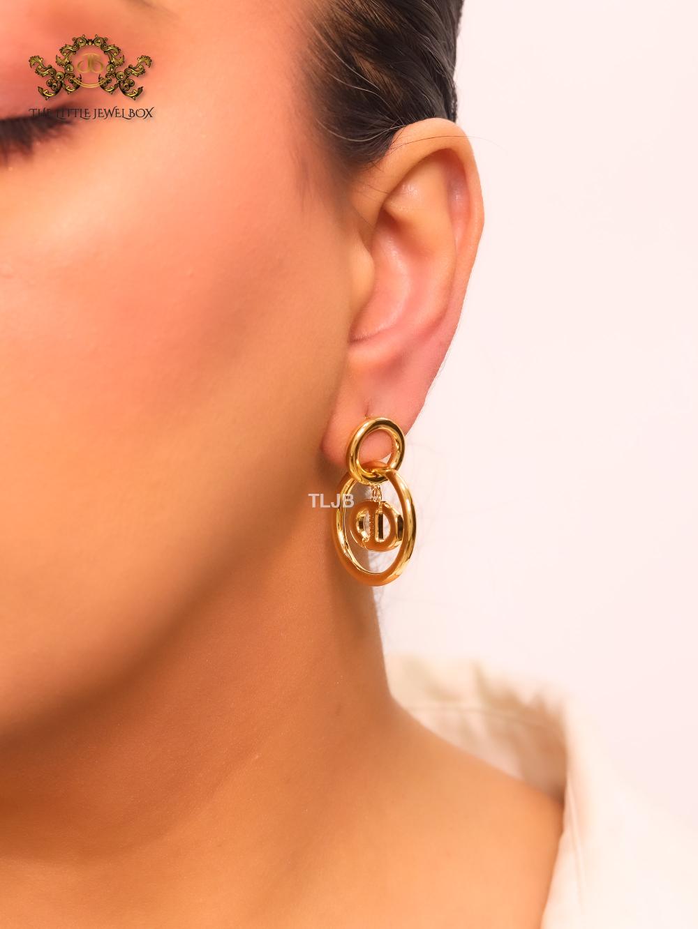 Alphabet CD round gold earrings