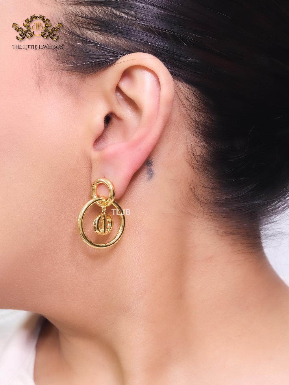 Alphabet CD round gold earrings