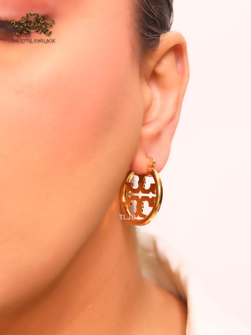 Alphabet T gold small hoops 27 mm