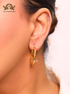 Alphabet T gold small hoops 27 mm