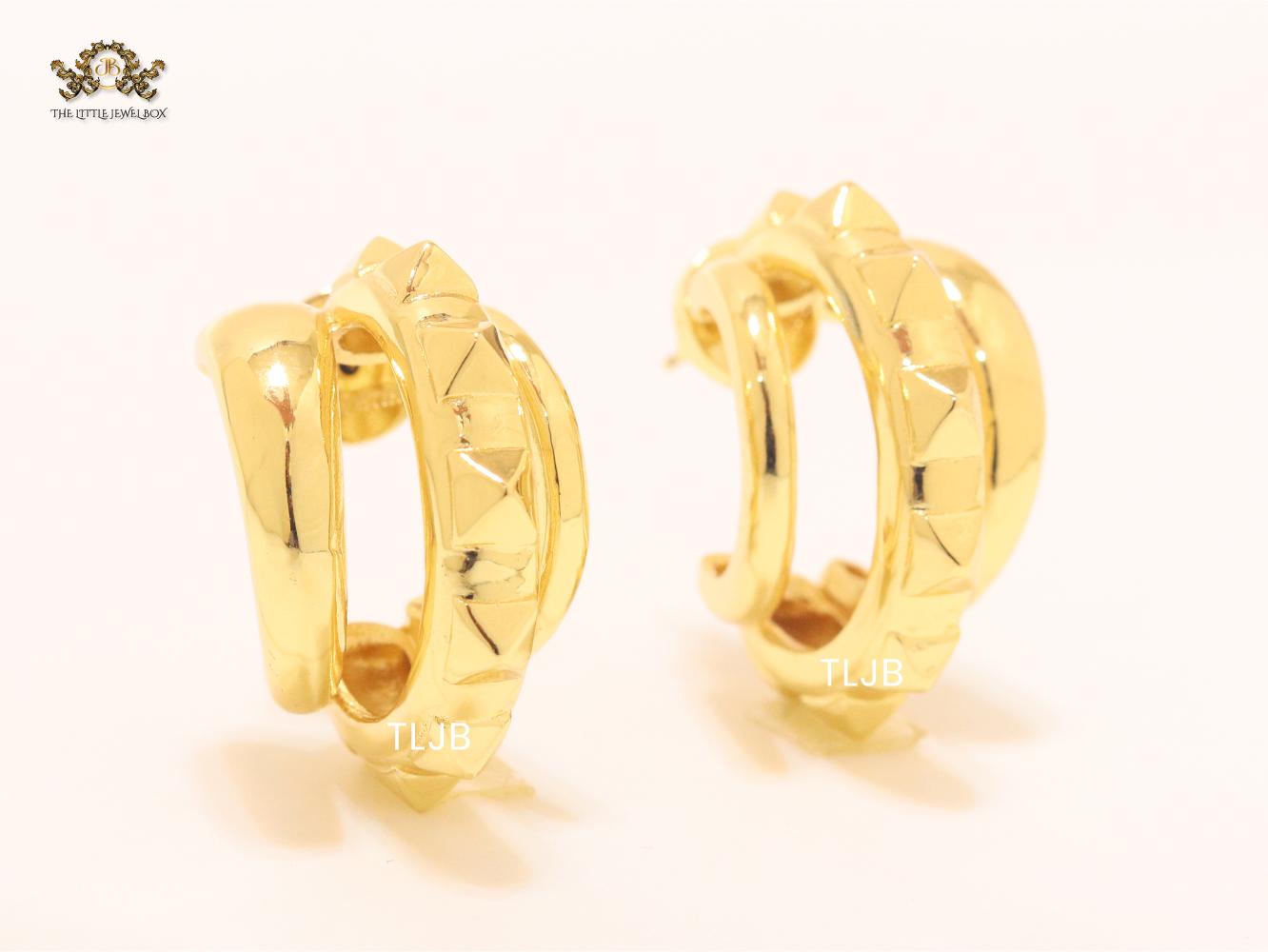 Alphabet V Chunky gold hoops