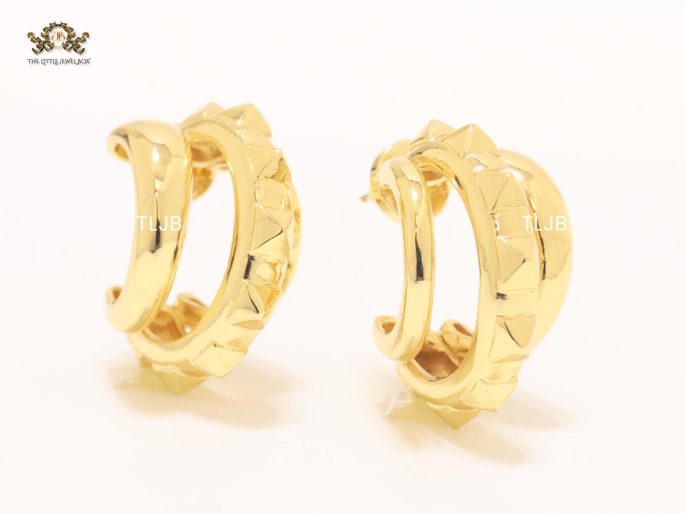 Alphabet V Chunky gold hoops