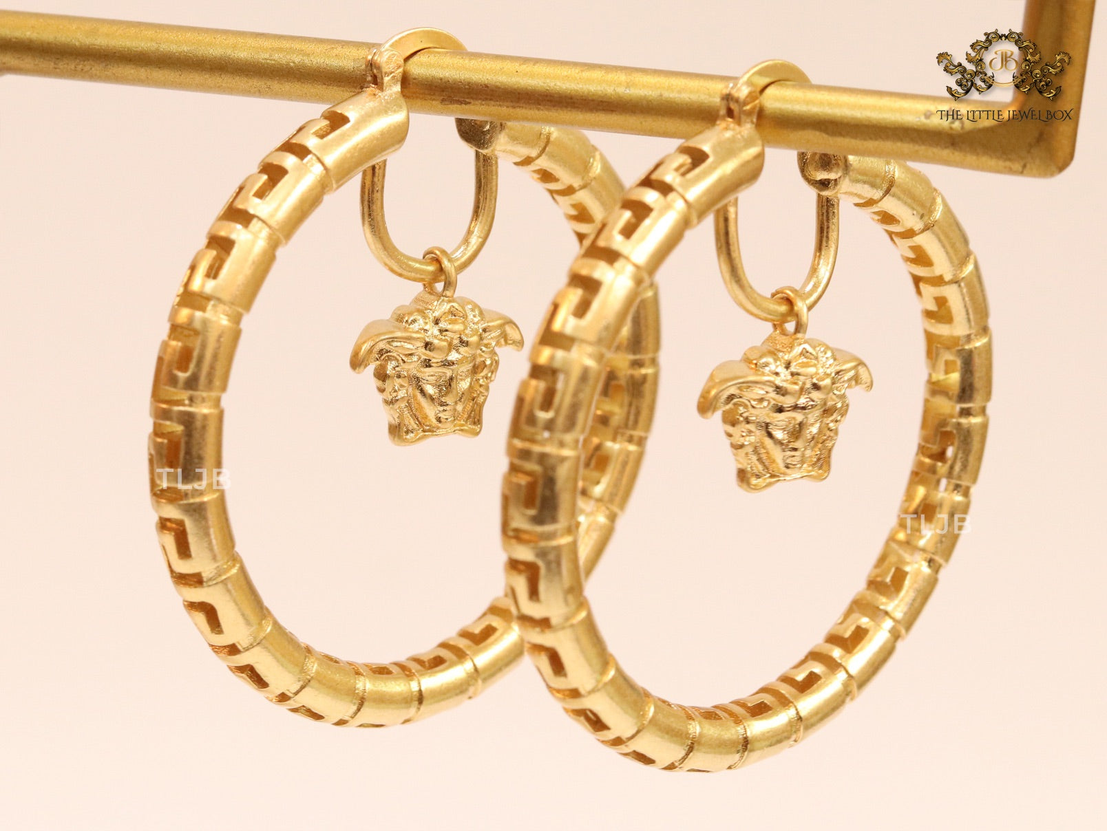 Medusa drop hoops