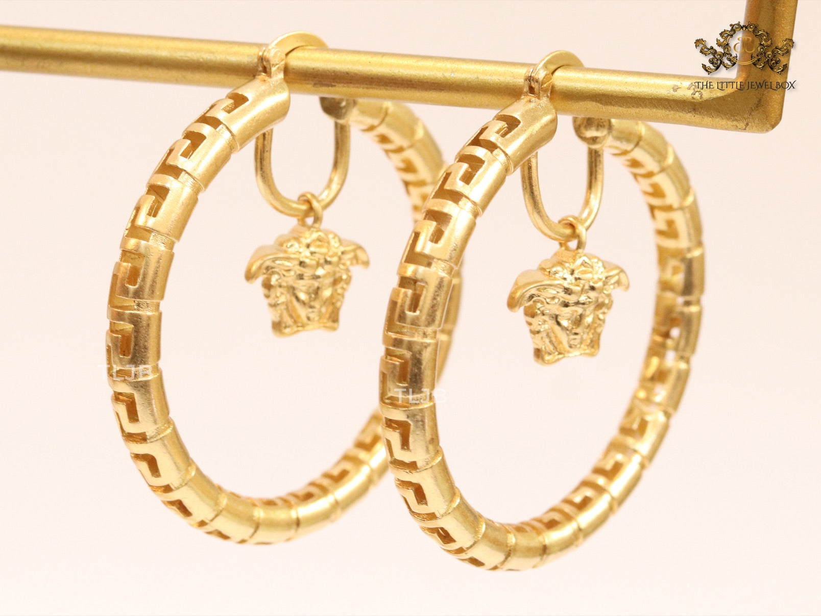 Medusa drop hoops